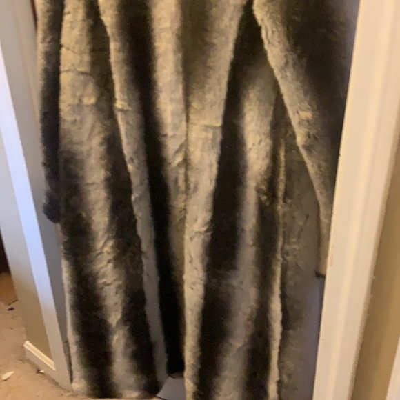 Pamela McCoy chinchilla replica fur coat - Picture 8 of 10